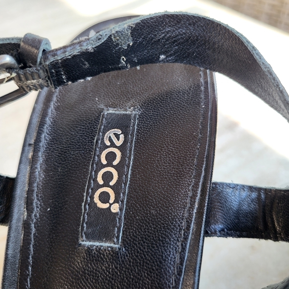 ECCO Black Leather Wedge Heels With Floral Design Buckle Strap Size 39 US 8.5-9 - Picture 7 of 10